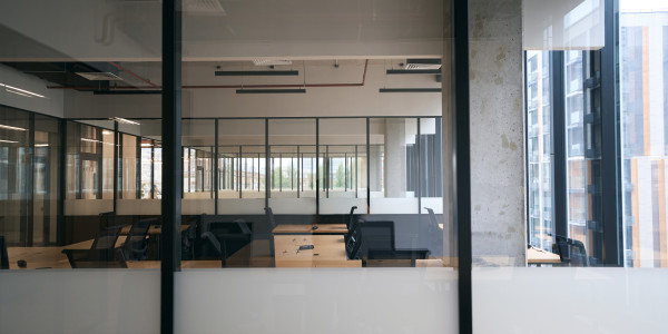 Reformas Integrales de Oficinas y Despachos Cruïlles, Monells i Sant Sadurní de l'Heura · Diseño e Instalación de Paneles Divisorios